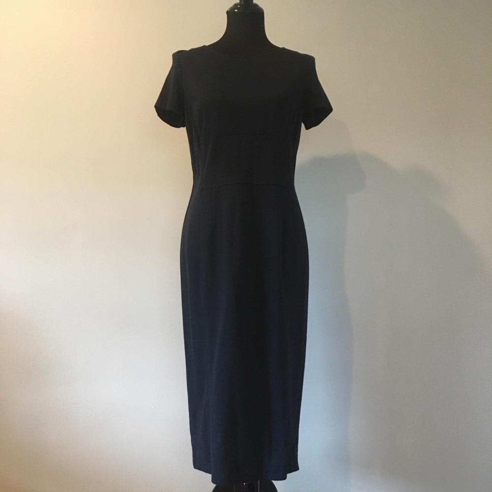 Navy blue short-sleeve dress